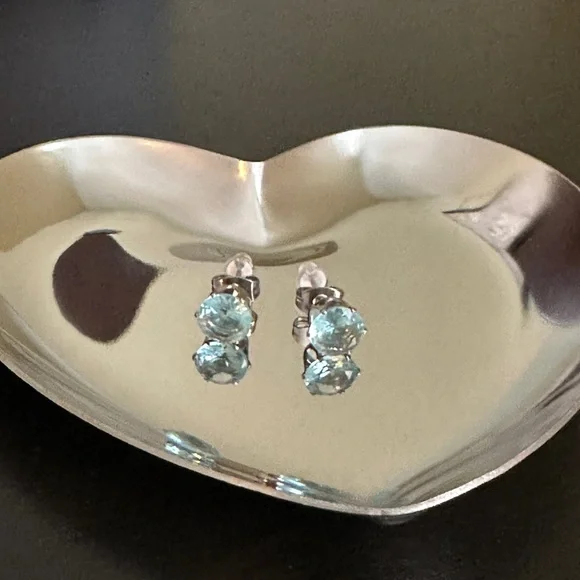 Aquamarine CZ 18k white gold plated stud earrings. New. - Picture 7 of 15